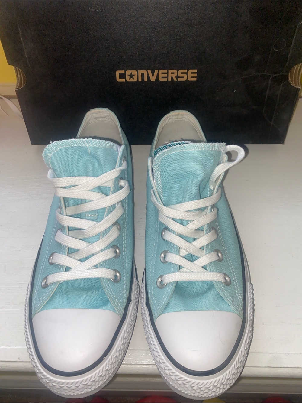 Converse Low Top Sneakers in Aqua Blue women’s size 10